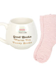 Taza de cerámica y calcetines