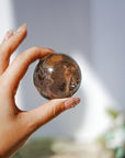 Esfera de Cuarzo Ahumado Calidad Extra – Protección, Enraizamiento y Equilibrio