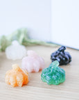 Calabaza con Calaveras – Mineral Aleatorio – Protección, Abundancia y Transformación