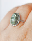 Anillo Corazón de Serafinita en Plata – Sanación, Conexión y Energía Angelical