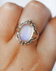 Anillo Corazón de Piedra Luna en Plata – Intuición, Equilibrio y Energía Femenina