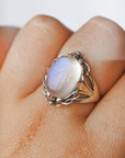 Anillo Corazón de Piedra Luna en Plata – Intuición, Equilibrio y Energía Femenina
