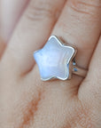 Anillo Estrella de Piedra Luna en Plata – Intuición, Protección y Energía Lunar