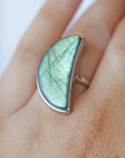 Anillo Luna de Labradorita en Plata – Magia, Intuición y Protección