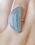 Anillo Luna de Labradorita en Plata – Magia, Intuición y Protección