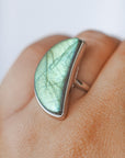Anillo Luna de Labradorita en Plata – Magia, Intuición y Protección