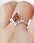 Anillo de Granate en Plata – Pasión, Energía y Confianza