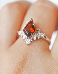 Anillo de Granate en Plata – Pasión, Energía y Confianza