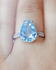 Anillo de Topacio Azul en Plata – Calidad Extra y Adaptable – Claridad, Calma y Comunicación