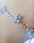 Brazalete de Plata en Forma de Flor con Aguamarina, Amatista o Peridoto – Belleza, Energía y Armonía