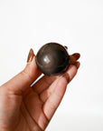 Esfera de Obsidiana Arcoíris – Protección, Intuición y Magia Interior