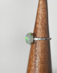 Anillo de Ópalo en Plata – Intuición, Creatividad y Energía Mágica