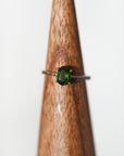 Anillo de Diópsido en Plata – Conexión con la Naturaleza, Sabiduría y Equilibrio
