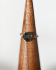 Anillo de Moldavita en Bruto – Transformación, Conexión Cósmica y Evolución