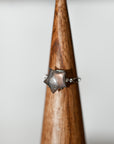 Anillo de Estrella de Labradorita en Plata – Intuición, Magia y Transformación