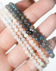 Pulsera de Ópalo Negro y Blanco – Equilibrio, Protección y Armonía