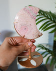 Luna de Rodonita con Stand – Amor Propio, Sanación y Equilibrio del Corazón