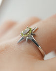Anillo Estrella de Peridoto en Plata – Vitalidad, Prosperidad y Energía Solar