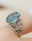 Anillo de Aguamarina con Flores en Plata – Calma, Claridad y Energía del Agua