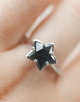 Anillo Estrella de Espinela Negra en Plata – Protección, Confianza y Energía de Enraizamiento