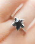 Anillo Estrella de Espinela Negra en Plata – Protección, Confianza y Energía de Enraizamiento