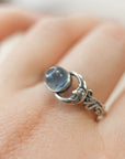 Anillo de Aguamarina con Luna en Plata – Calma, Comunicación y Energía del Mar