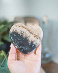 Corazón mineral con peana