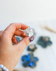 Flor de Labradorita con Esfera de Cuarzo – Magia, Intuición y Claridad