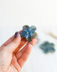 Flor de Labradorita con Esfera de Cuarzo – Magia, Intuición y Claridad
