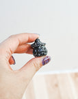 Calabaza Tallada en Mineral Natural – Abundancia, Protección y Magia