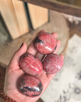 Rodados de rodonita de tamaño XL - Alta calidad