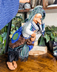 Brujas decorativas en escoba