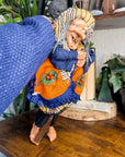 Brujas decorativas en escoba
