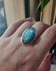 Anillo adaptable de plata con labradorita