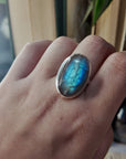 Anillo adaptable de plata con labradorita