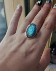Anillo adaptable de plata con labradorita