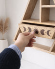 Estante de Pared Triangular con Cajón – Fases Lunares