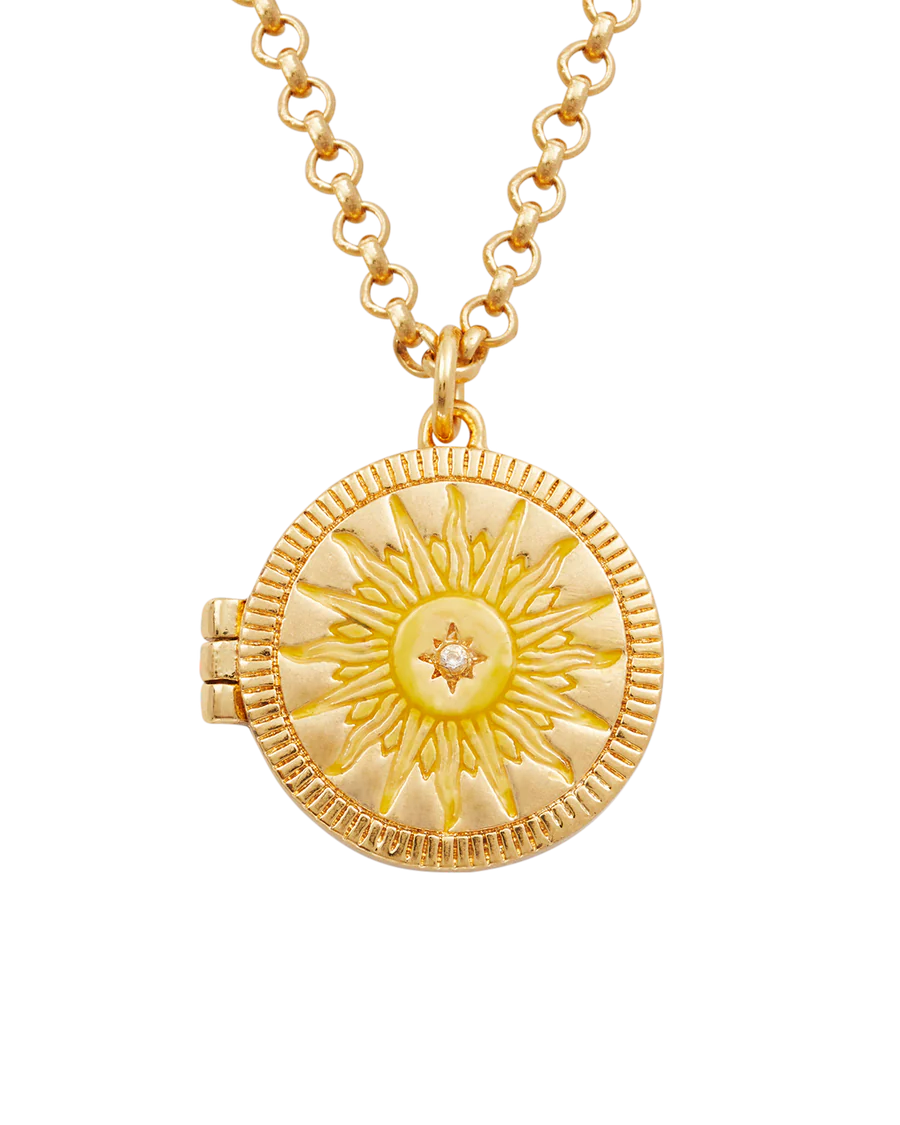 Collar con reliquiario dorado de sol