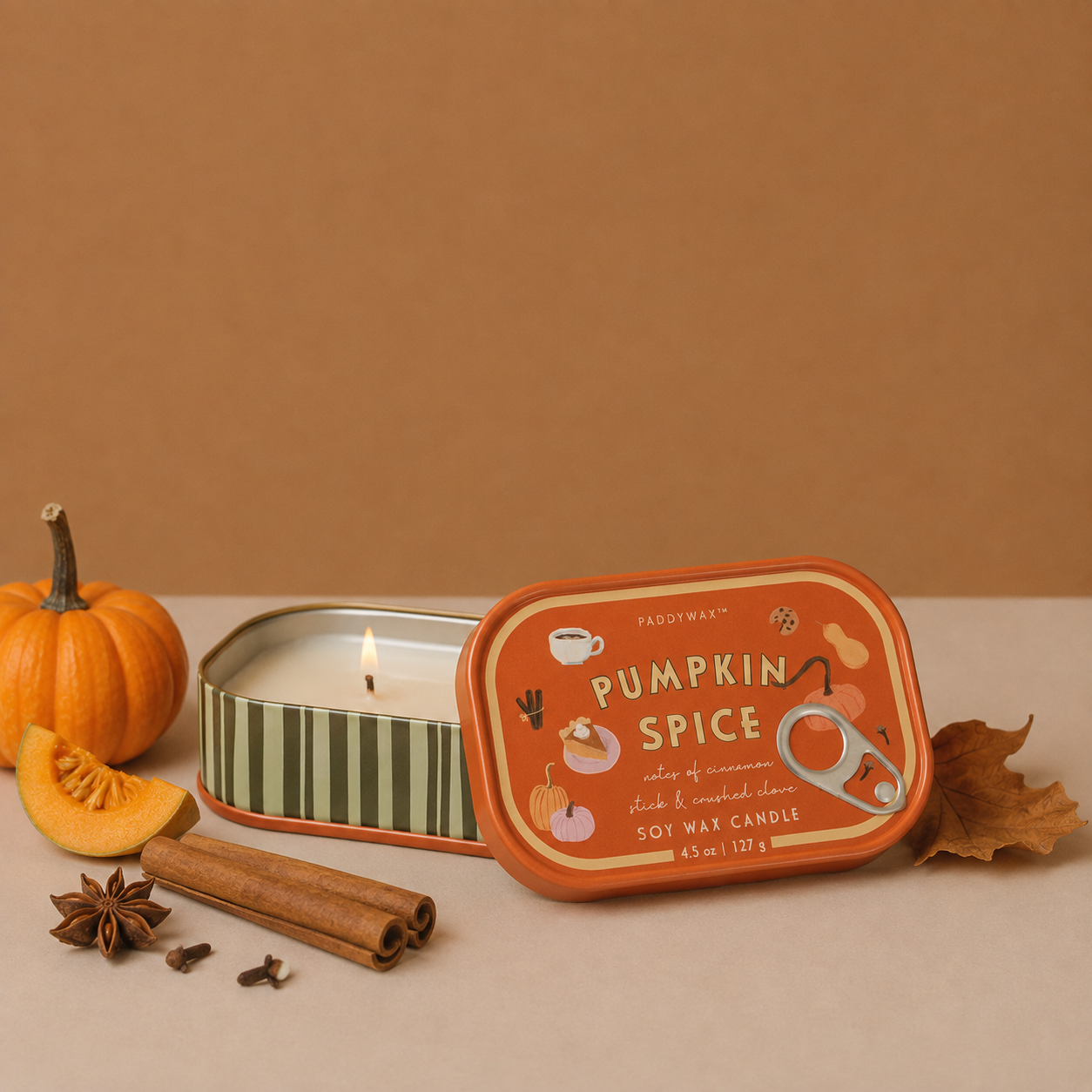 Vela Bistro Pumpkin Spice en lata ilustrada · 127 g