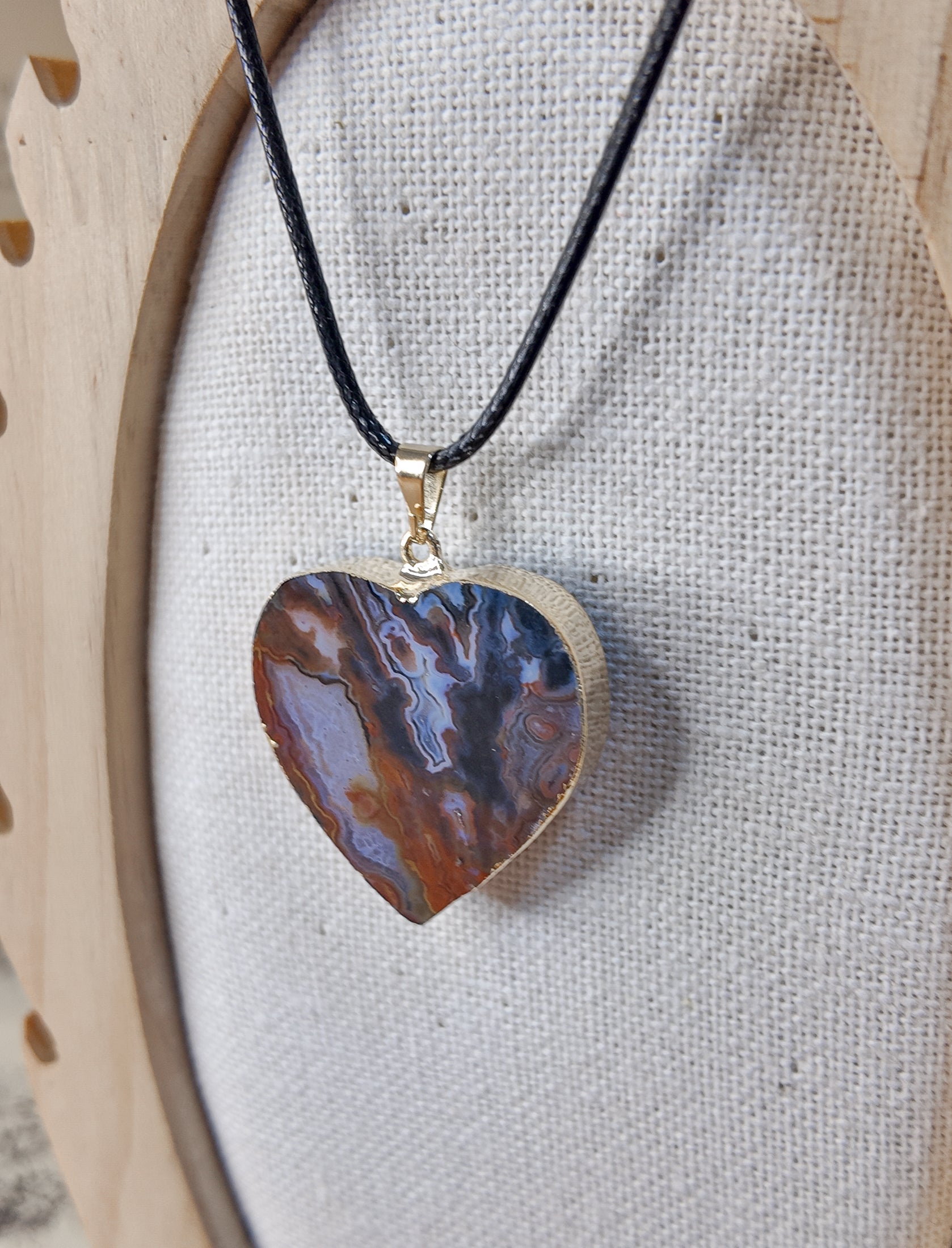 Corazón de ágata con metal