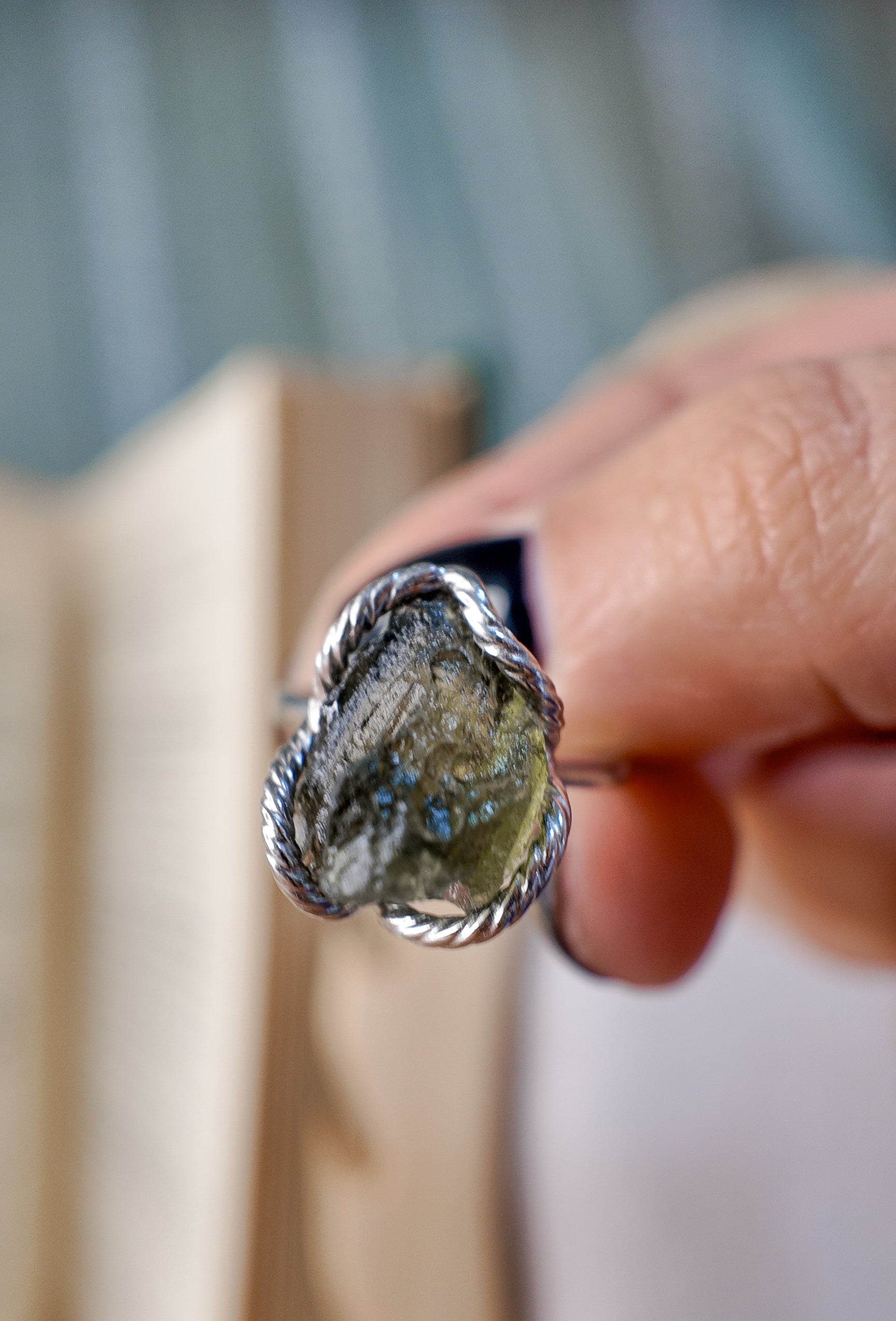 Anillo Moldavita y plata artesanal - Grande