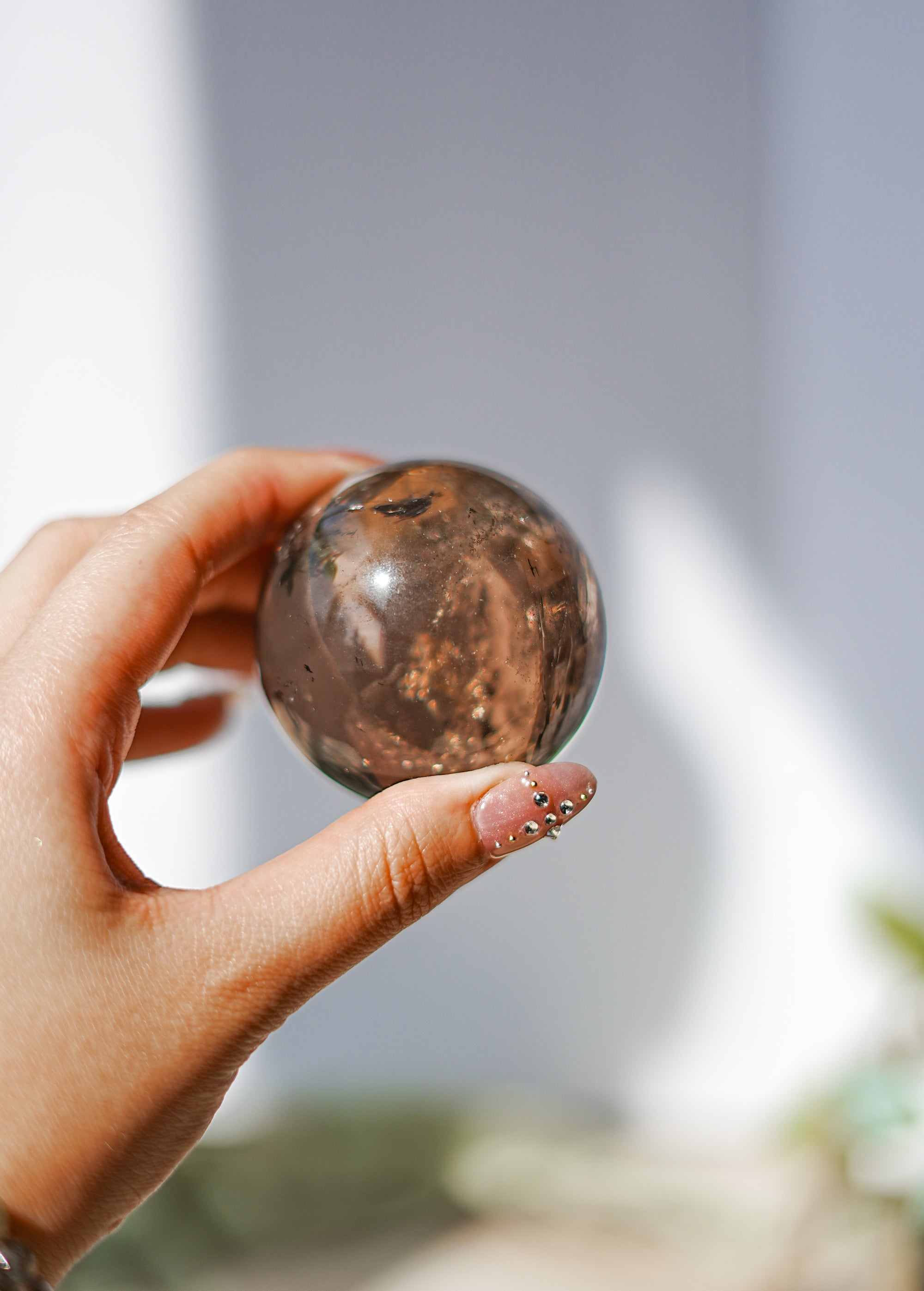 Esfera de Cuarzo Ahumado Calidad Extra – Protección, Enraizamiento y Equilibrio