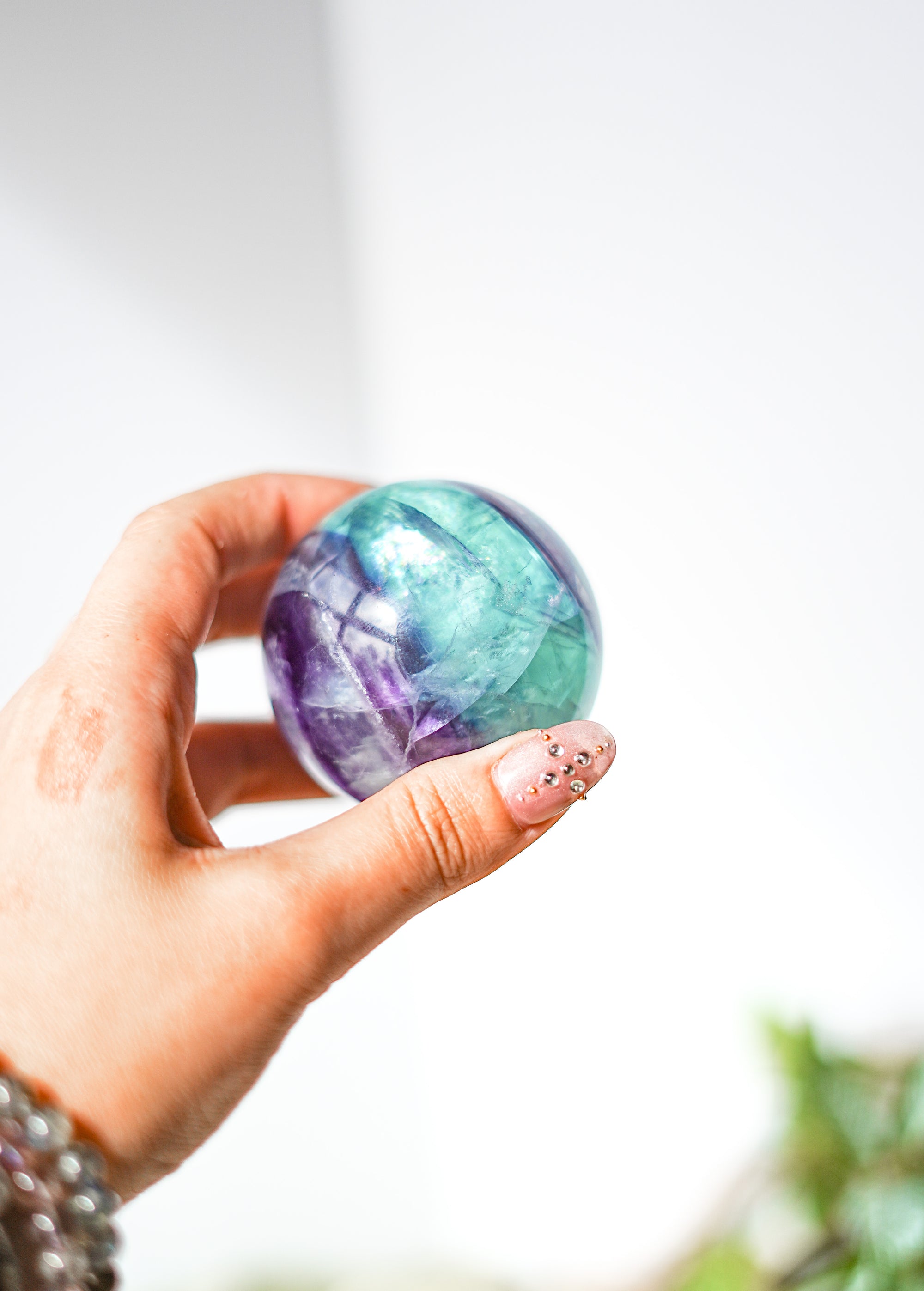 Esfera de Fluorita Calidad Extra – Protección, Intuición y Claridad Mental