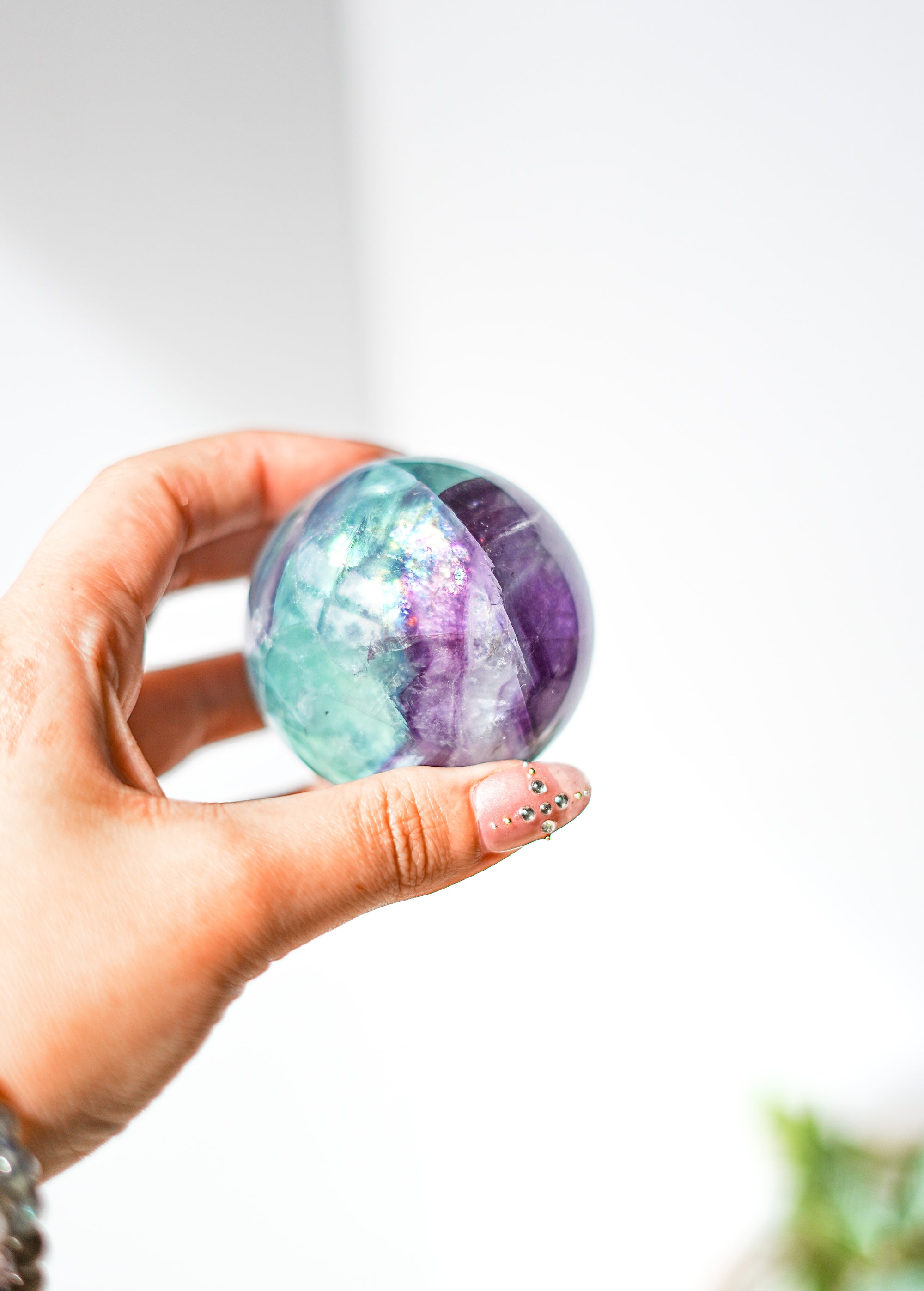 Esfera de Fluorita Calidad Extra – Protección, Intuición y Claridad Mental
