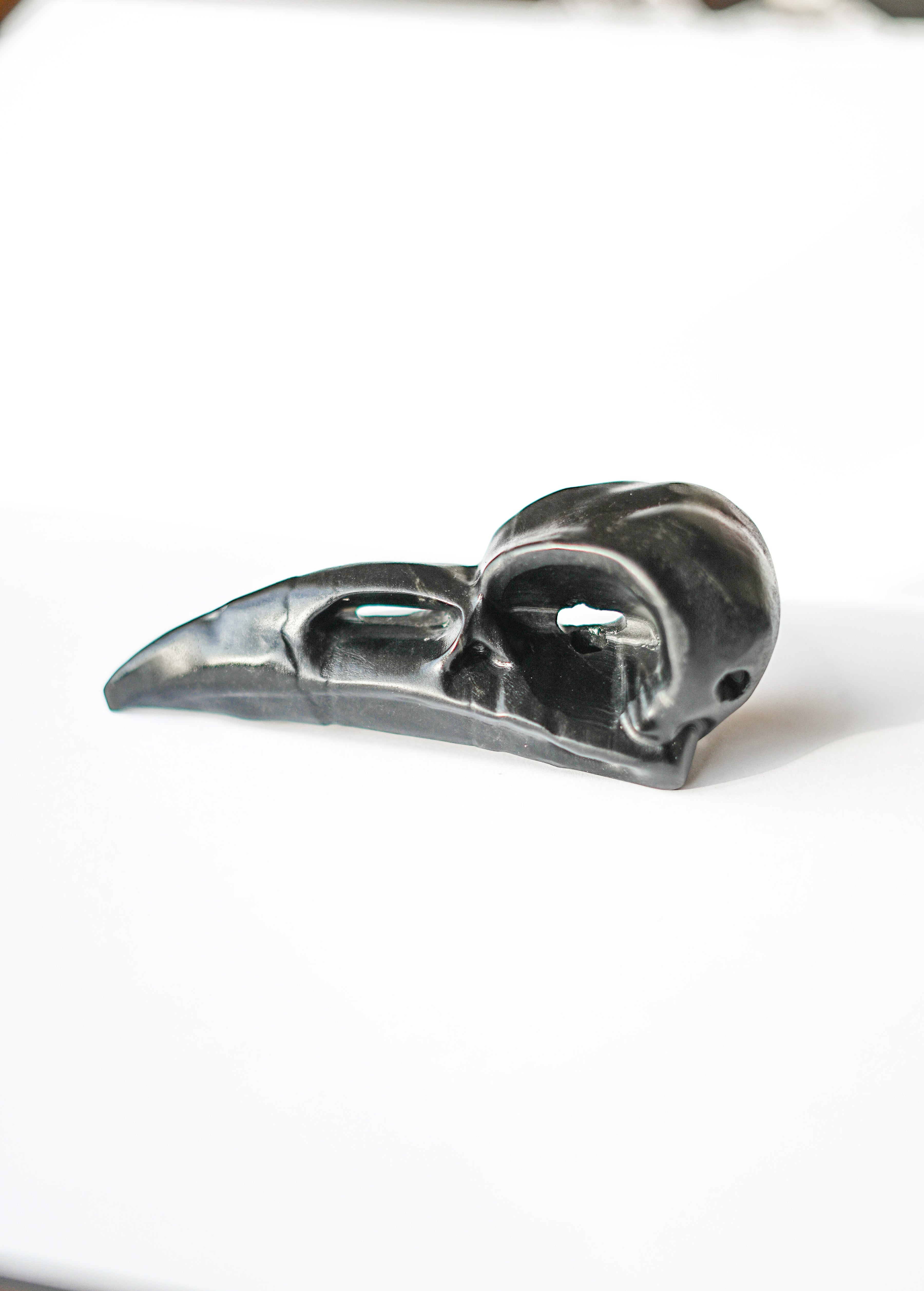 Calavera de Cuervo en Obsidiana – Protección, Magia y Sabiduría Ancestral