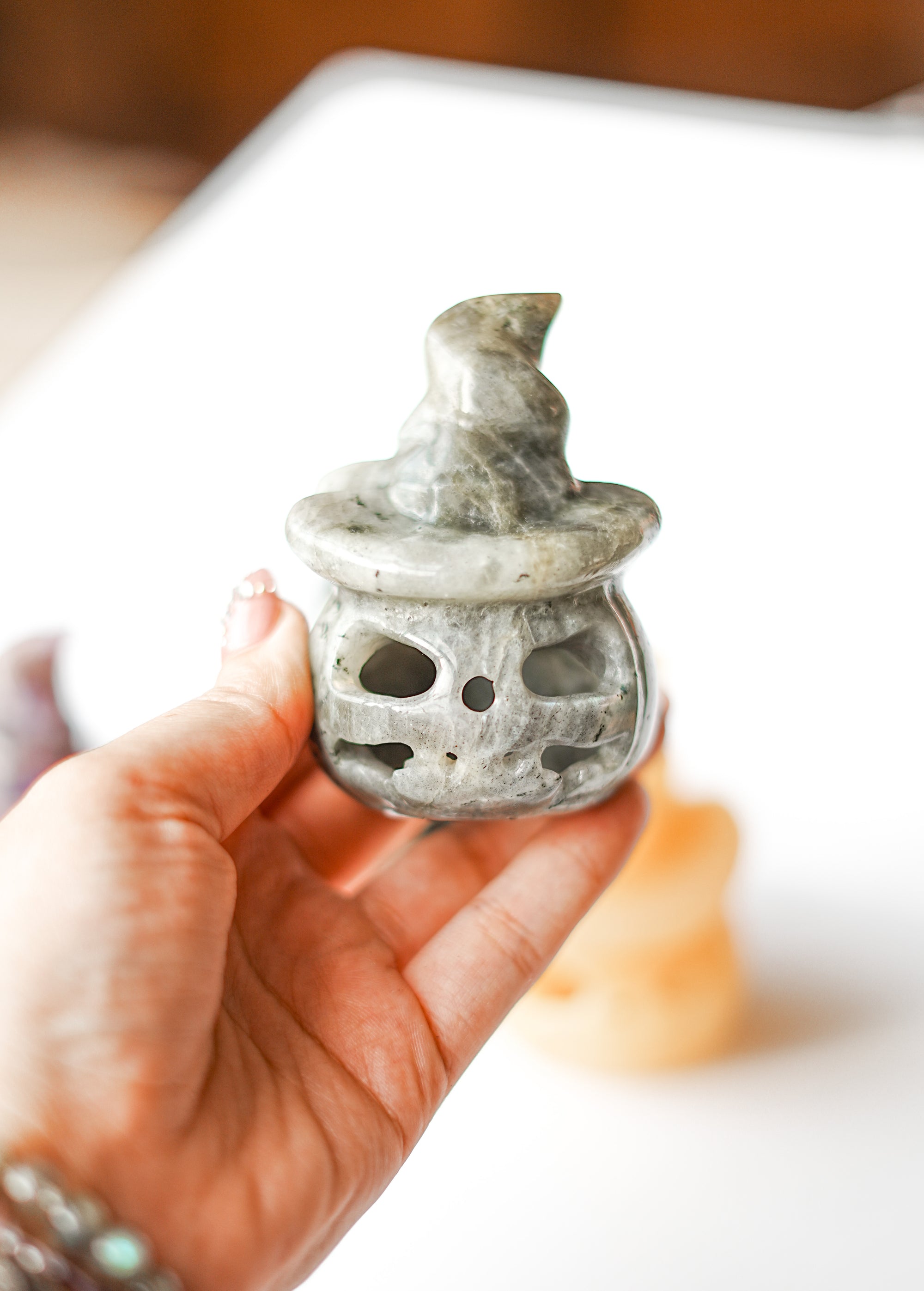 Calabaza con Sombrero de Bruja – Mineral Aleatorio – Magia, Protección y Abundancia
