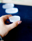 Bowl Pequeño de Selenita en Forma de Concha – Luz, Limpieza y Protección