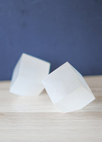 Cubo de Selenita – Luz, Protección y Claridad