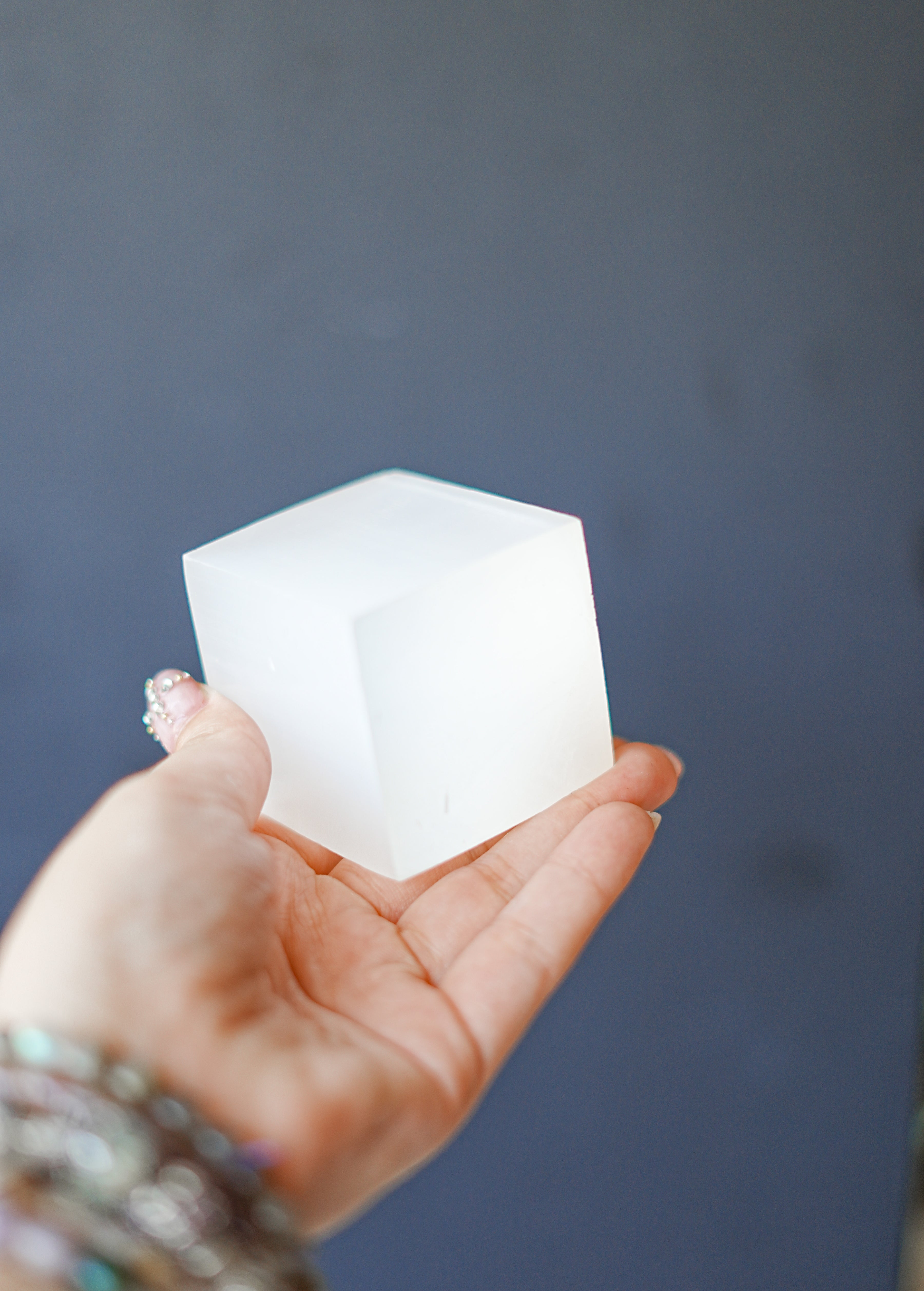 Cubo de Selenita – Luz, Protección y Claridad
