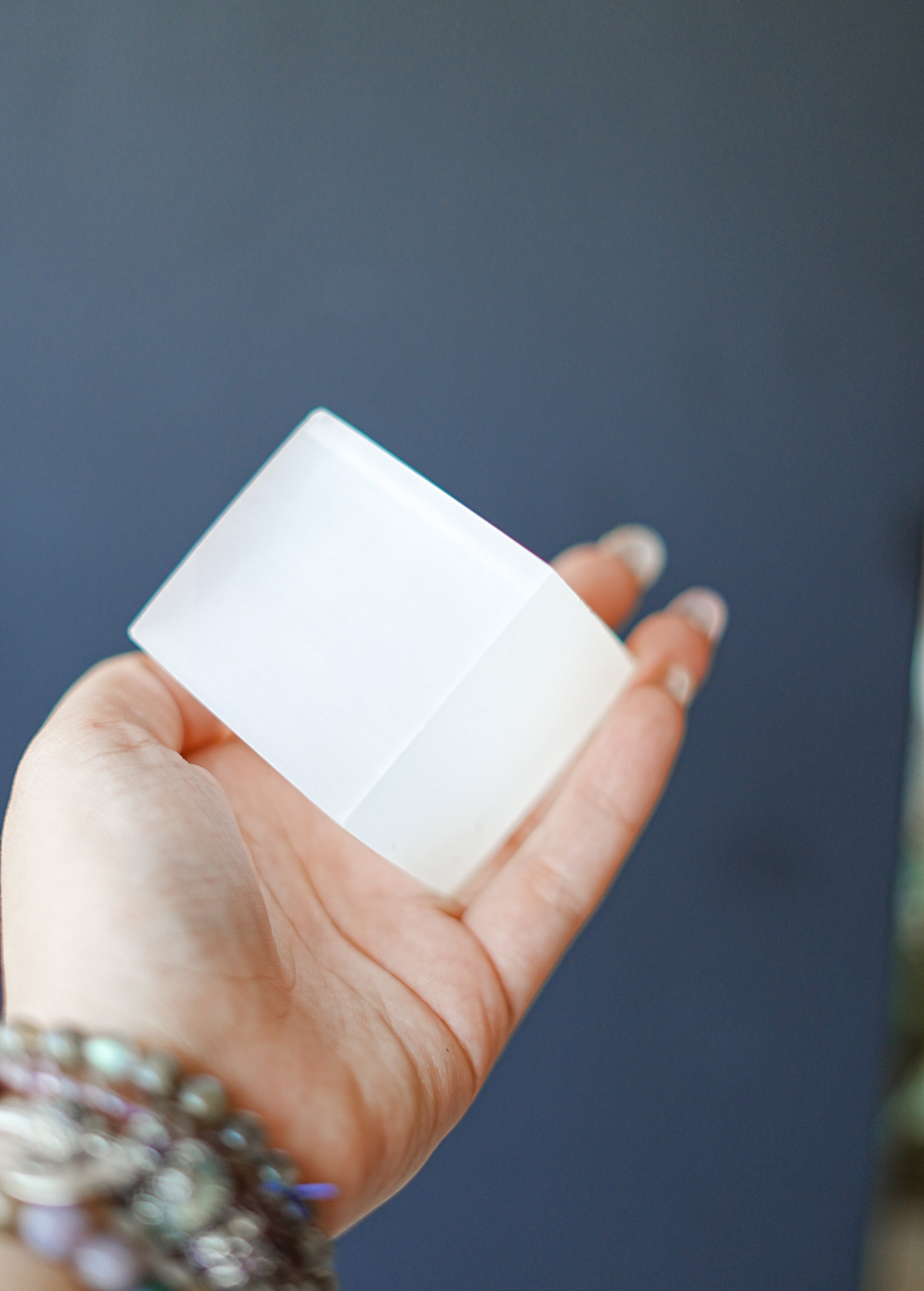 Cubo de Selenita – Luz, Protección y Claridad